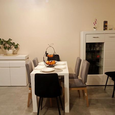 Uroczy Apartament クラクフ エクステリア 写真